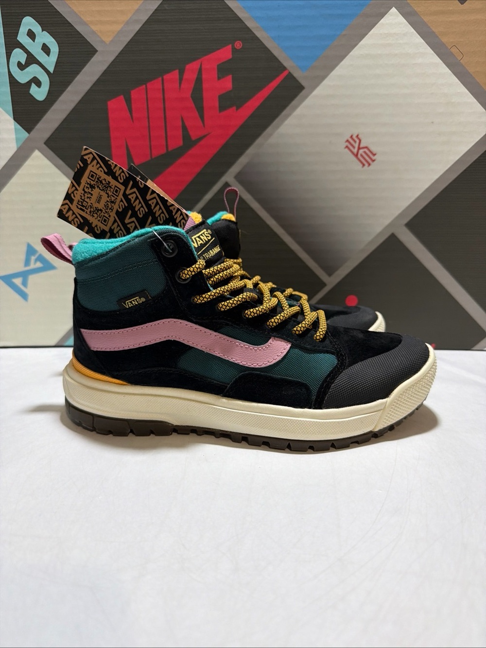 Vans Ultrarange Exo Hi MTE-1 Pop Color Black Multi Boot women’s Size 6
